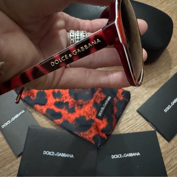 DOLCE & GABANNA RED CHEETAH / LEOPARD PRINT AVIATOR SUNGLASSES W BOX & CARDS - Picture 2 of 10